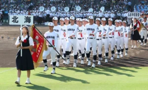 開会式で入場行進する北海の選手たち（小川泰弘撮影）
