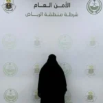 القبض على مخالفة لنشلها حقائب نسائية من مجمع تجاري بالرياض