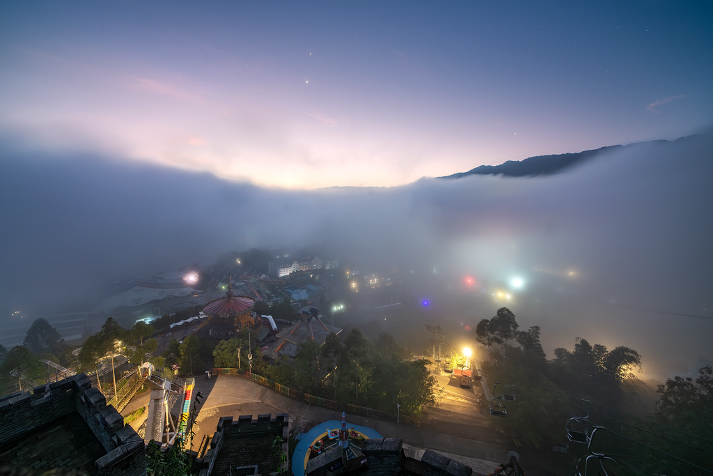 Advection fog envelops the entire scenic area.