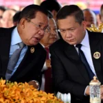 Chủ tịch Thượng viện Campuchia Hun Sen và con trai là Thủ tướng Hun Manet xuất hiện tại sự kiện ở Phnom Penh ngày 28-6 - Ảnh: AFP