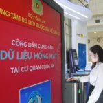 Từ ngày 1-7-2024, mống mắt được thu thập tại cơ quan công an khi người dân đến làm căn cước mới - Ảnh: T.P.