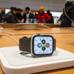 Một sản phẩm Apple Watch của Apple - Ảnh: REUTERS