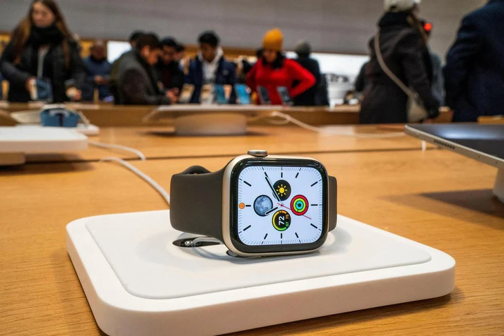 Một sản phẩm Apple Watch của Apple - Ảnh: REUTERS