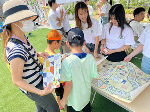 昨年の「桑の日ウェルフェス」=西川ハンナ准教授提供