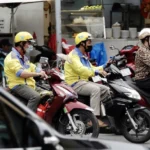 Bắt đầu từ 1-1-2026, hạn chế xe công nghệ, xe thương mại không đạt chuẩn vào khu vực LEZ - Ảnh: T.T.D.