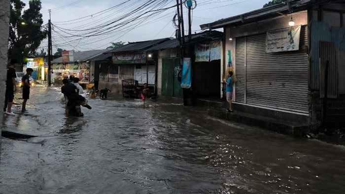 Banjir 1 Meter Melanda Permukiman di Pondok Melati Bekasi. (Foto: dok istimewa)