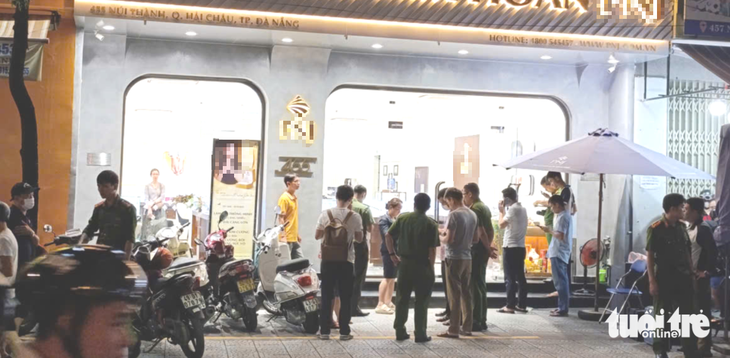 Lực lượng công an đang khẩn trương điều tra vụ việc - Ảnh: ĐOÀN CƯỜNG