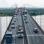 Xe cộ ùn ứ trên cầu Long Thành (cao tốc TP.HCM - Long Thành - Dầu Giây) trong thời gian sửa khe co giãn - Ảnh: CHÂU TUẤN