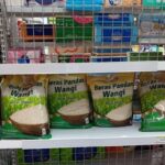 Ilustrasi stok beras premium kosong di retail modren (Foto: Ignacio Geordy Oswaldo)