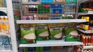 Ilustrasi stok beras premium kosong di retail modren (Foto: Ignacio Geordy Oswaldo)