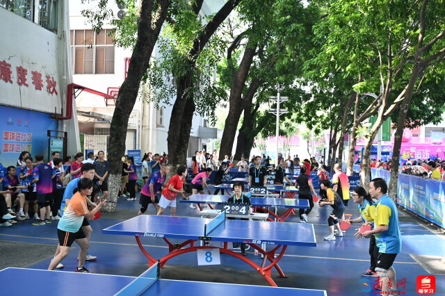 Tischtennis-Finals der 15. Nationalen Spiele im Tianhe-Sportzentrum mit 32 Mannschaften