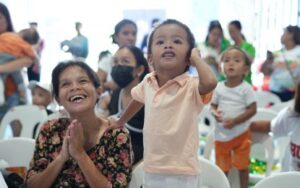 ‘PUROKALUSUGAN.’ Residents of three pilot barangays avail of various services during the launch of “PuroKalusugan” in Barangay So-oc in Arevalo district, Iloilo City on Wednesday (Aug. 20, 2025). The community-based health initiative emphasizes preventive care, disease prevention, and health interventions. (Photo from Iloilo City Health Office)