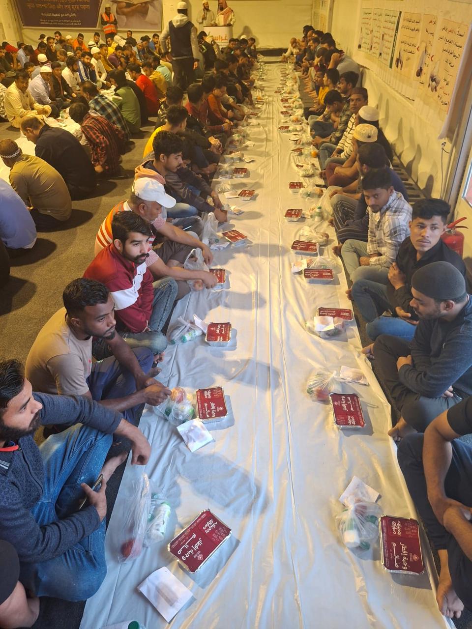 Dammam Labor Office employees participate in Service Day by providing breakfast to 270 beneficiaries.