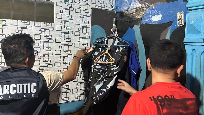 Foto: Kantor ormas di Medan yang 'disulap' jadi pabrik ekstasi digerebek polisi. (dok. Istimewa)