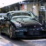 日産自動車の栃木工場で生産されたスポーツカー「ＧＴ―Ｒ」の最後の１台＝２６日