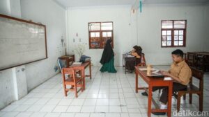 Di tengah semarak kegiatan Masa Pengenalan Lingkungan Sekolah (MPLS) tahun ajaran 2025/2026, SMP Persada Bhakti di Kota Bekasi hanya menerima tiga peserta didik baru.