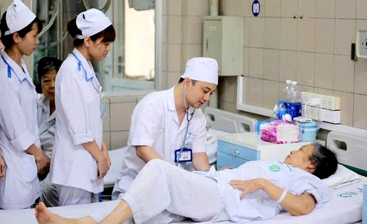 « Débat sur la formation médicale unique au Vietnam : compétence ou normes internationales, quelle est la priorité ? »