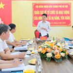 Đoàn khảo sát của Thường trực HĐND thành phố Hà Nội làm việc với xã Yên Xuân, Hạ Bằng. Ảnh: Thịnh An