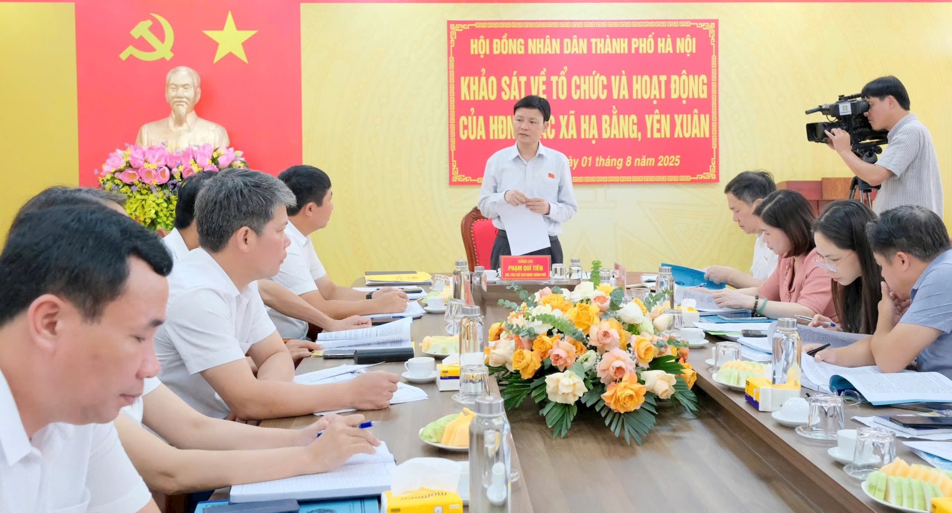 Đoàn khảo sát của Thường trực HĐND thành phố Hà Nội làm việc với xã Yên Xuân, Hạ Bằng. Ảnh: Thịnh An