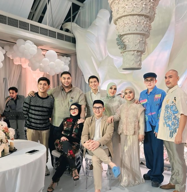 Ivan Gunawan was also seen attending and posing with guests.