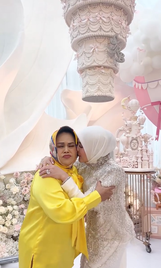 In addition to the hanging cake, another extravagant cake shaped like a hot air balloon and castle was placed on a table beneath it, likely meant for her daughter, Princess R, who shares the same birthday.