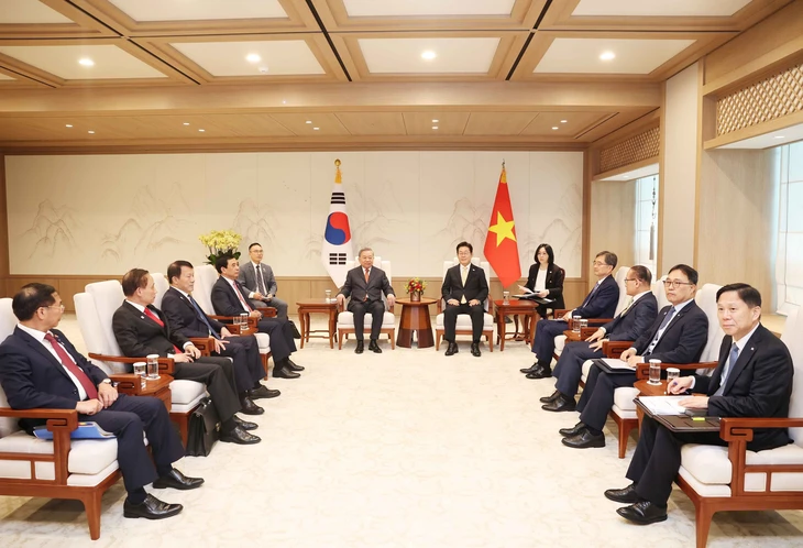 Generalsekretär To Lam und Präsident Lee Jae Myung im Gespräch