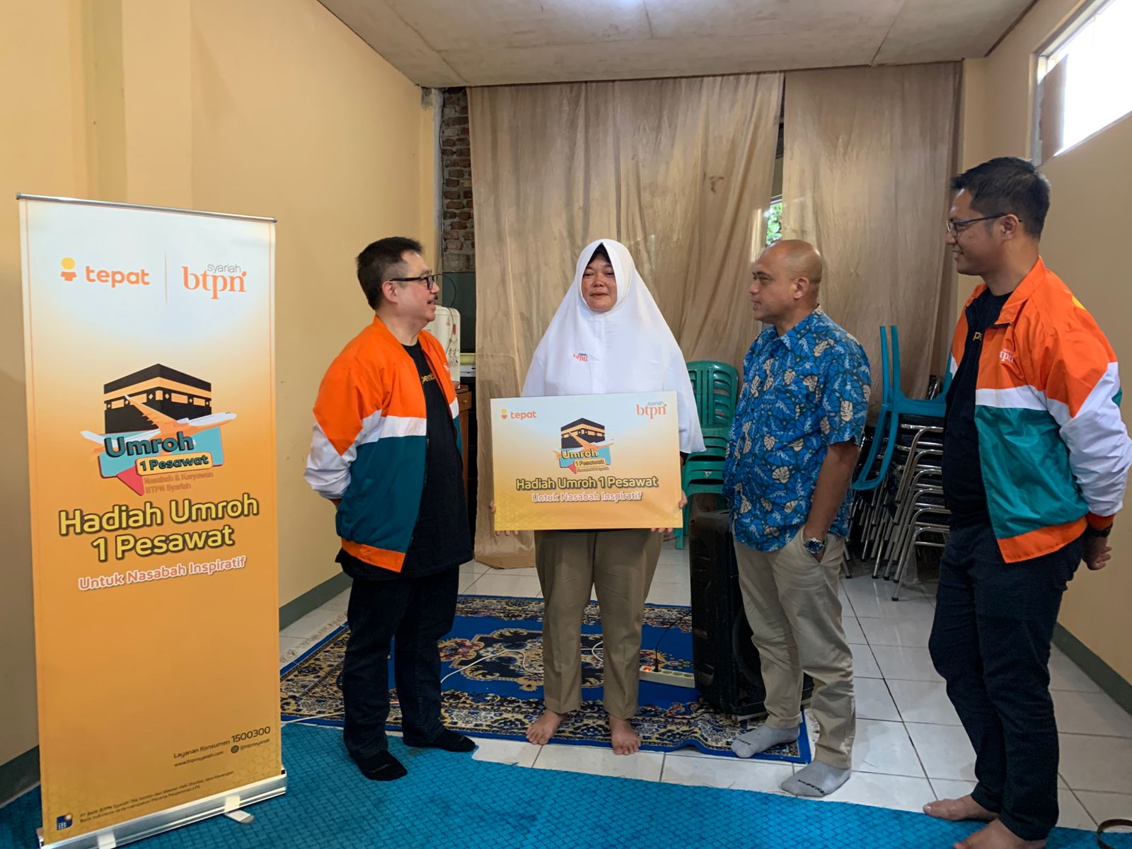 BTPN Syariah Appreciates Inspirational Customers in Citeureup Village & Cisaranten Kulon Subdistrict with Free Umrah Prizes