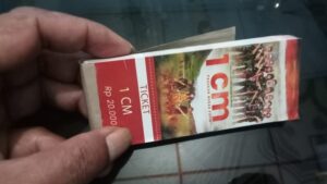 Tiket menonton film 1 CM bagi siswa/siswi di Taput. Acara nobar menuai polemik dan akan dievaluasi penyelenggaraannya. (johnson silaban)
