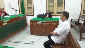 Mantan Kadisdik Langkat, Saiful Abdi saat menjalani sidang putusan di Pengadilan Tipikor Medan beberapa waktu lalu. (zulfadli siregar/dok)