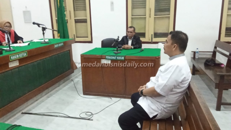 Mantan Kadisdik Langkat, Saiful Abdi saat menjalani sidang putusan di Pengadilan Tipikor Medan beberapa waktu lalu. (zulfadli siregar/dok)