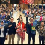 Narasumber dan jajaran pimpinan UHN Medan serta peserta seminar berfoto bersama. (istimewa)