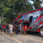 Sebuah bus mengalami kecelakaan di kawasan Ngepung, Sukapura, Kabupaten Probolinggo pada Minggu (14/9/2025) siang. Foto: Yulianto via WA SS
