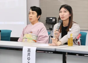 トークセッションする高井ゆと里さん（右）と大井まりあさん（西野正史撮影）