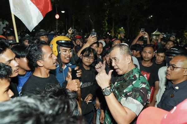 Chaos à Grahadi Surabaya, cette figure militaire est la clé de la stabilité de Surabaya lors des manifestations.