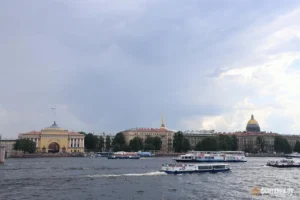 Петербург встретит осень теплом и солнцем, но в четверг всё изменится: подробный прогноз на неделю | Источник: Валентин Егоршин / «Фонтанка.ру»