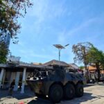 Surabaya Siaga, Pemprov Jatim menerapkan Kerja Fleksibel untuk ASN, sementara Tank Militer Disiagakan di Gedung Grahadi untuk mengantisipasi kerusuhan. Foto iNewsSurabaya/lukman