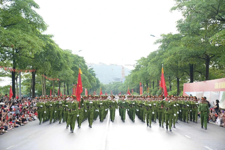 parade - Image 2.