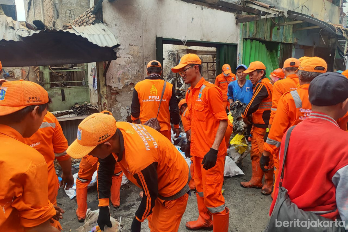 PPSU and local residents cleaning up fire debris