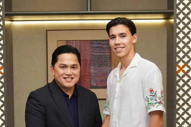 Dion Markx mit Verbandspräsident Erick Thohir