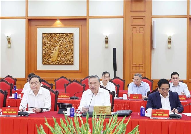 Tổng Bí thư Tô Lâm chủ trì cuộc làm việc của Bộ Chính trị với Ban Thường vụ Đảng ủy Mặt trận Tổ quốc, các đoàn thể Trung ương. Ảnh: Thống Nhất/TTXVN