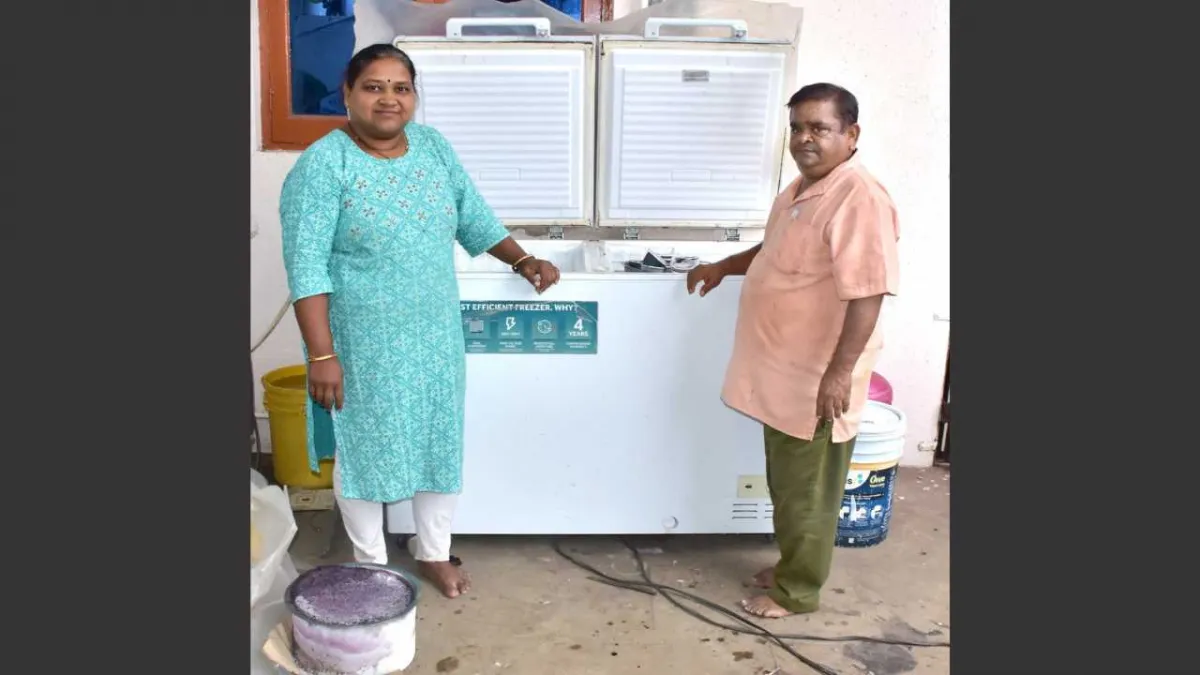 Agricultor de la aldea Timbi elabora helado y caramelos a partir de jugo de caña de azúcar.
