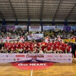 SMAN 2 Bandung berhasil meraih gelar juara setelah menaklukkan SMAN 9 Bandung di Final Honda DBL 2025 West Java Series. Penyerahan trofi kemenangan berlangsung meriah di GOR C-Tra Arena, Bandung.