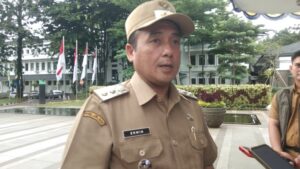 Wakil Wali Kota Bandung, Erwin saat ditemui di Balai Kota Bandung, Senin (29/9). (Diwan Sapta Nurmawan/Radar Bandung)