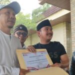 CIKARANG – Bupati Bekasi, Rabu (10/9/2025), memberikan piagam penghargaan pada Organisasi Masyarakat (Ormas) dan Lembaga Swadaya Masyarakat (LSM) karena dinilai bisa menjalankan perannya menjaga kondusifitas di Kabupaten Bekasi.