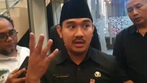 Bupati Bekasi Ade Kuswara kunang