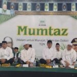 Pengajian perdana Majelis Zikir yang di wadahi oleh MUMTAZ (Malam untuk Munajat dengan Ta`lim dan Zikir), di Masjid Raya Al Azhom, Jumat (12/09).