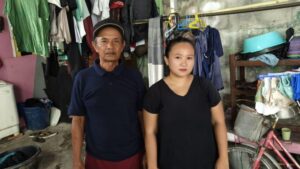 M Husni (62) tenaga keamanan Puskesmas Teluk Pucung yang gaji Dipotong bersama Putrinya