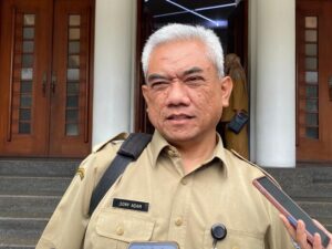 Kepala Dinas Kesehatan Kota Bandung, Sony Adam saat ditemui di Balai Kota Bandung, Senin (29/9). (Diwan Sapta Nurmawan/Radar Bandung)