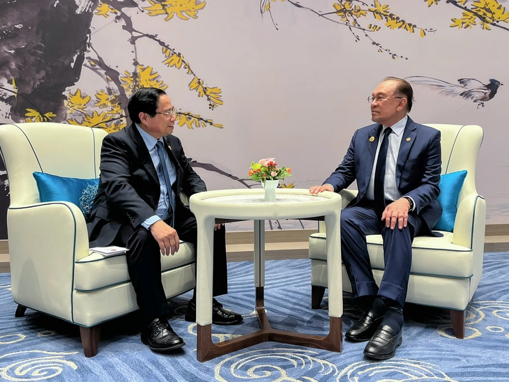 Premierminister Pham Minh Chinh trifft den malaysischen Premierminister Ibrahim Anwar
