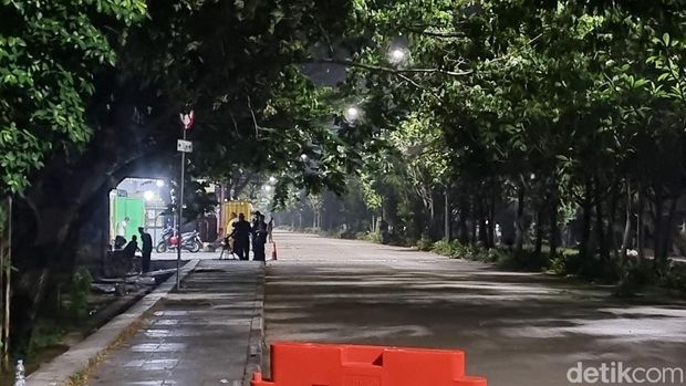 Route Pangeran Jayakarta à Bekasi calme avant l'aube